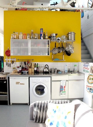 混搭风明黄色厨房背景墙设计