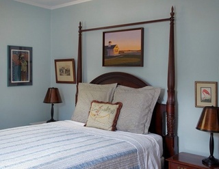 文艺美式卧室 浅蓝色背景墙图片