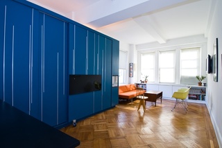 工业风混撘客厅 蓝色背景墙设计