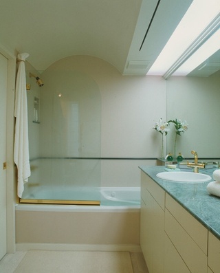 简洁日式卫生间浴缸效果图