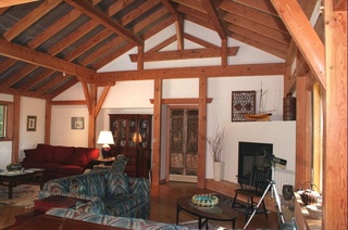 乡村美式客厅 尖形栅栏木吊顶设计