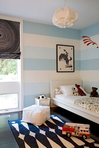 清爽浅蓝色条纹儿童房背景墙设计