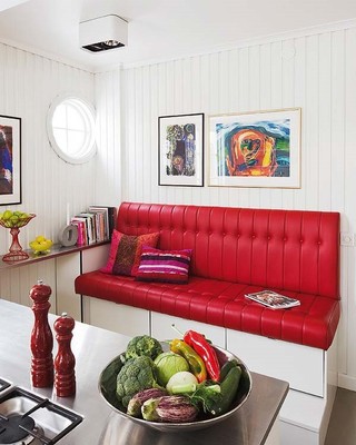 北欧风客厅 红色卡座沙发设计