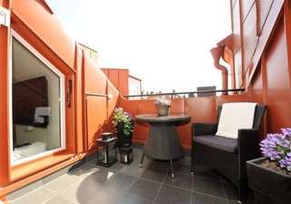 亮橙色现代风阁楼露台设计