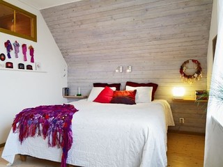 自然北欧风卧室 原木背景墙设计