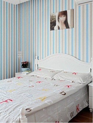 现代风卧室 蓝色竖条纹墙纸欣赏