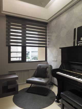 中性色现代风钢琴房 单人休闲沙发设计图