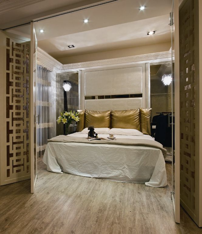 简欧新古典卧室 镂空折叠门图片