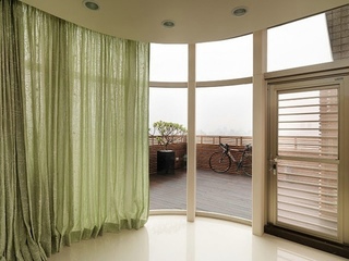 清新简欧风卧室阳台 抹茶绿窗帘设计