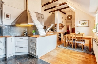 现代风格厨房阁楼设计装修案例图片