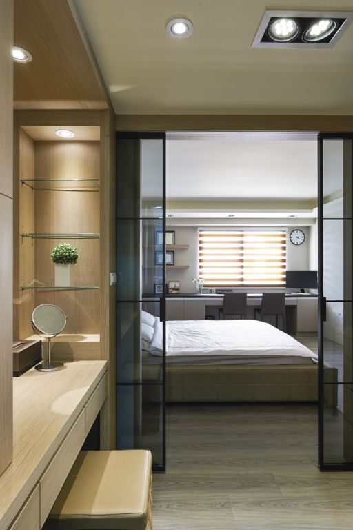 现代风卧室玻璃推拉门隔断设计5/5