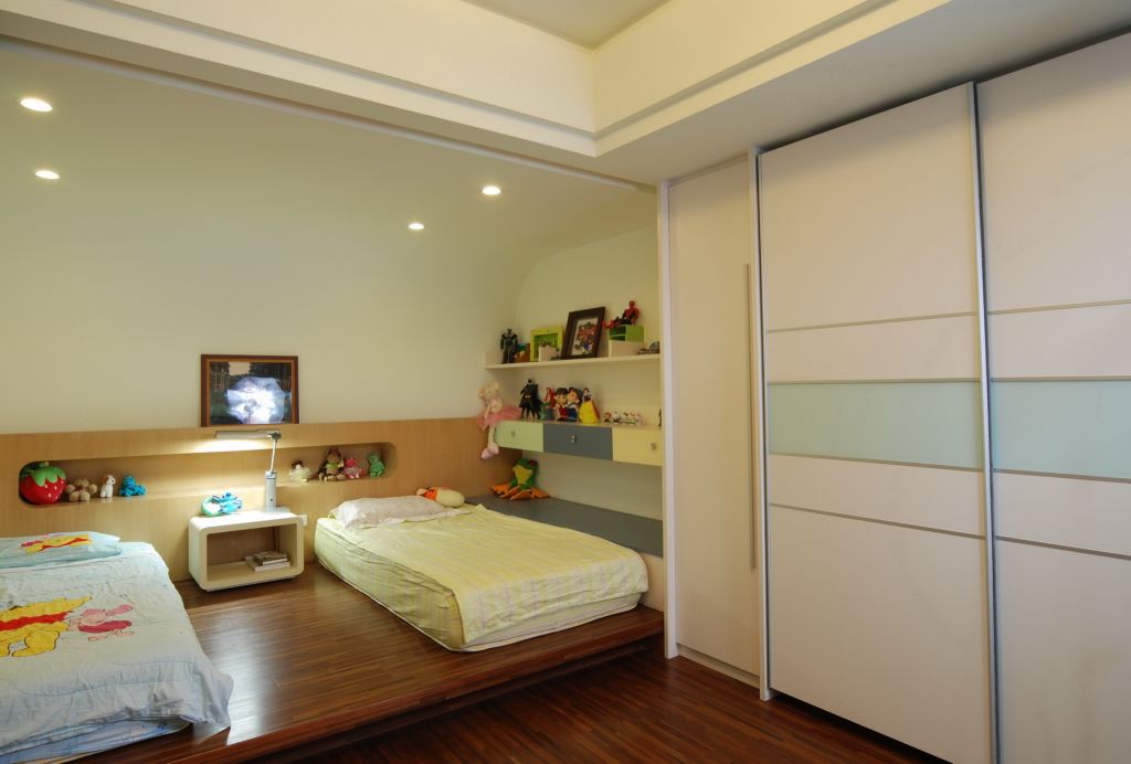 现代家居儿童房 榻榻米小床设计