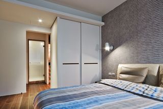 简美式卧室白色衣柜设计