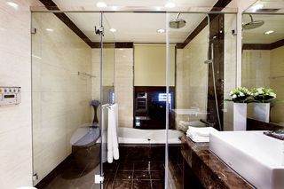 现代美式淋浴房玻璃隔断设计