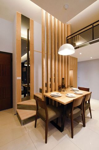 简约宜家风复式楼 餐厅原木隔断设计