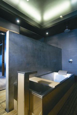 工业风混搭浴室 水泥隔断墙设计