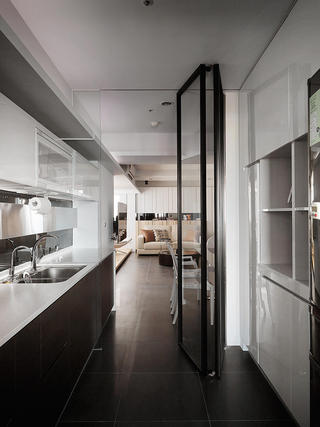 简美式厨房折叠门隔断设计