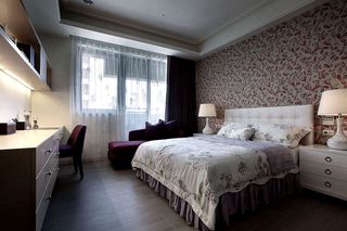 浪漫中式公寓卧室 古典花纹背景墙设计