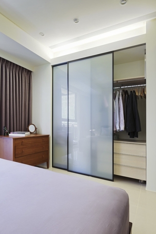 现代家居卧室衣柜玻璃门设计
