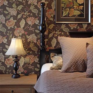浓郁美式新古典 花色床头背景墙设计