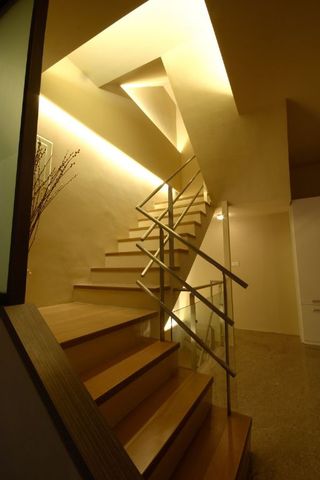 宜家北欧风格 创意复式楼梯吊顶欣赏