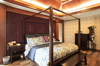东南亚风格卧室四柱床设计