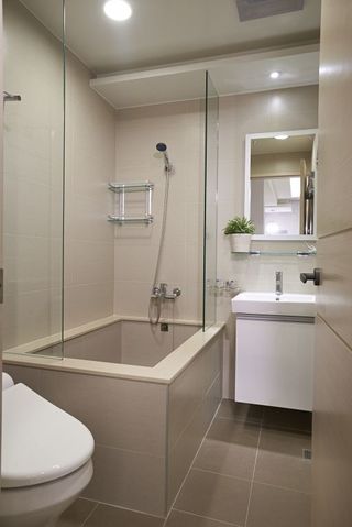 素雅宜家风卫生间淋浴房设计