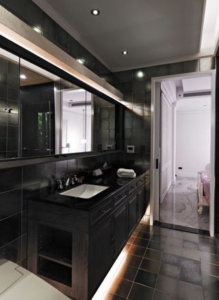 现代风卫生间 个性黑色洗手台设计
