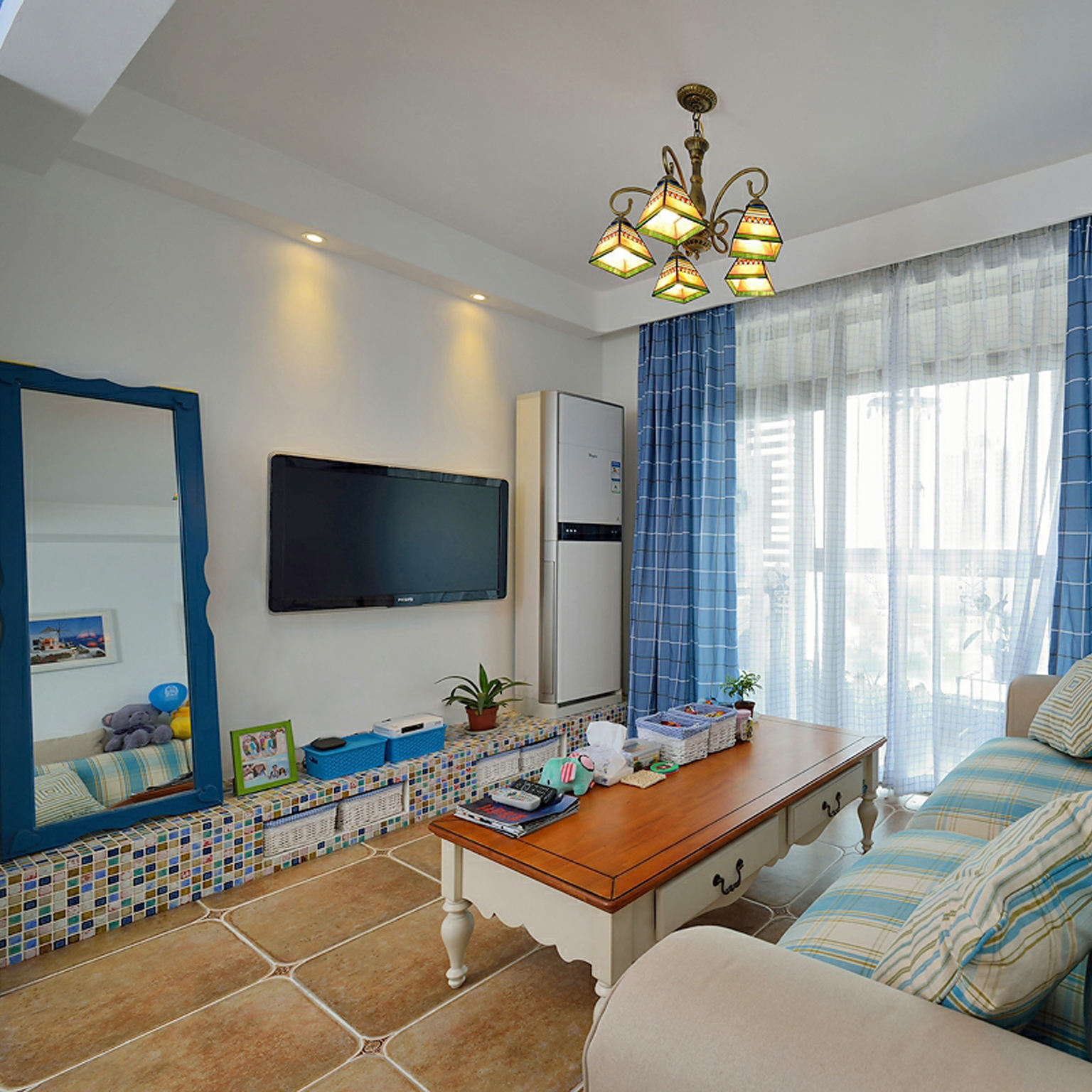 蓝色地中海风格客厅装饰图