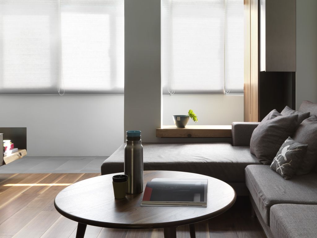 简洁现代客厅卷帘装饰设计