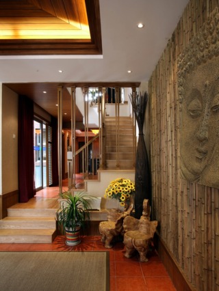 东南亚自然风复式楼梯装饰图
