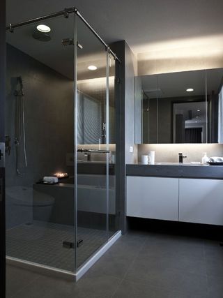 现代家居卫生间 玻璃淋浴房设计