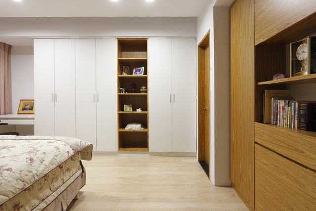 简约现代卧室衣柜展示柜隔断装饰效果图3/6