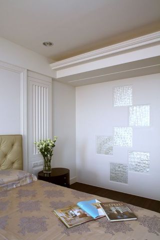 现代风格卧室纯白背景墙设计