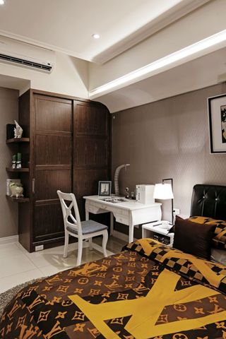 现代简约卧室实木衣柜设计