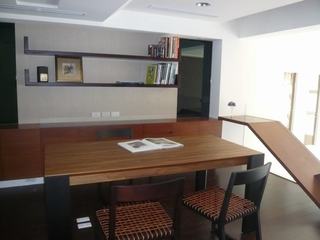 现代家居书房实木书桌装饰图