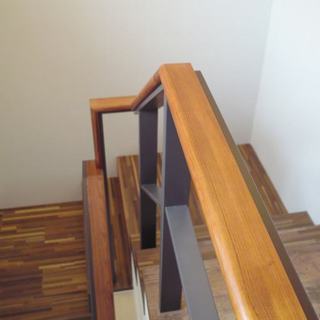 简约现代小别墅楼梯装修图