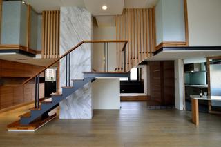 实木美式轻工业 跃层楼梯设计
