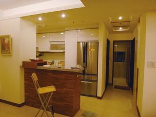 温馨宜家日式开放式厨房吧台设计