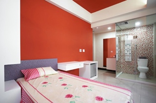 创意混搭风卧室 橙红色背景墙欣赏