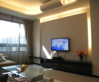 现代三居客厅电视背景墙欣赏