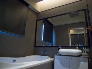 黑色系日式公寓卫生间设计