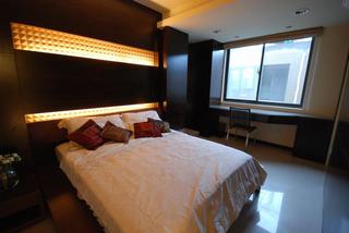 现代家装卧室灯带背景墙设计