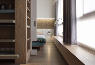日式卧室飘窗原木台面设计