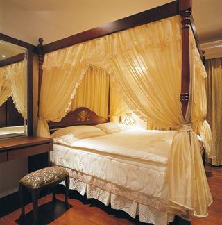 浪漫美式卧室床蔓效果图