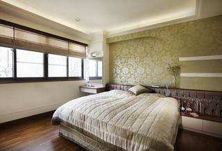 温馨现代卧室背景墙造型设计