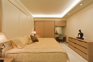 米黄色现代美式卧室装潢设计