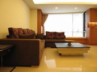 温馨现代日式客厅沙发效果图