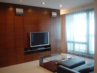 咖色系日式 实木电视背景墙设计