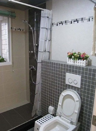 现代简约小卫生间 浴帘隔断设计